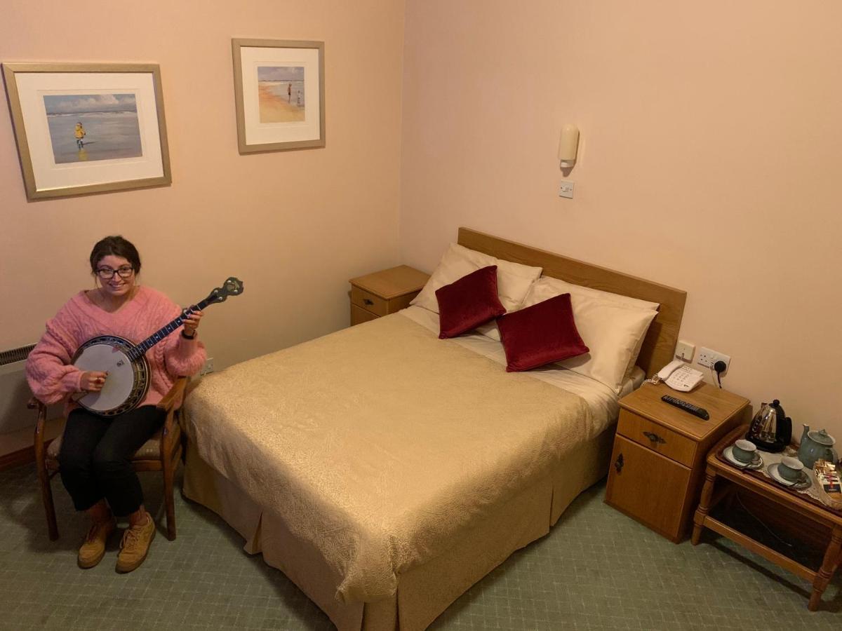 ליסדונורנה Rathbaun Hotel מראה חיצוני תמונה